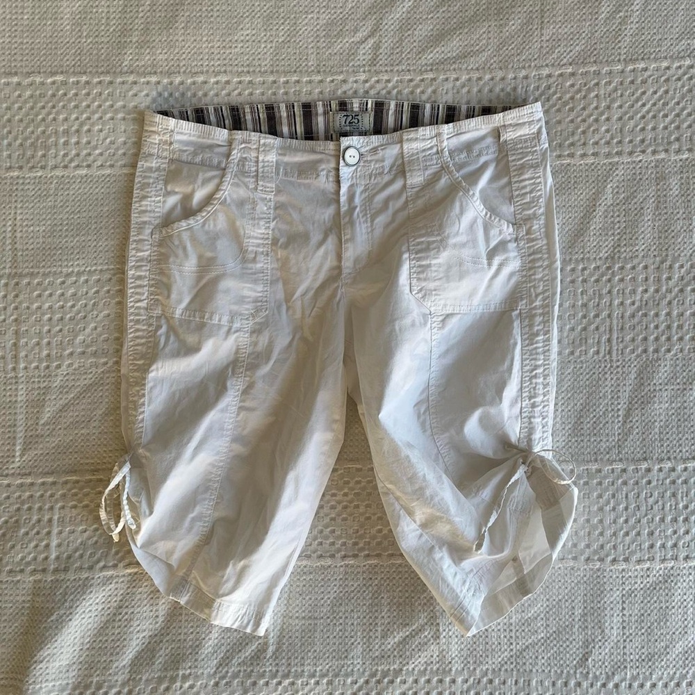 725 Originals White Cargo Capri pants